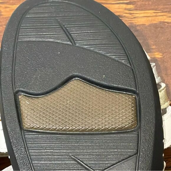 NWOB La Plume Women’s Anya Sandal Velcro Strap White Silver Gold Sz IT 38 US 7.5 - Picture 11 of 15